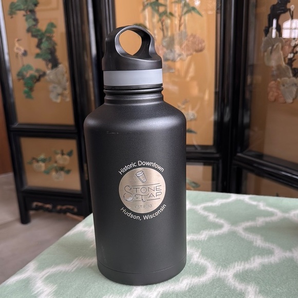 60 oz stainless insulated Water Bottle - Picture 1 of 8